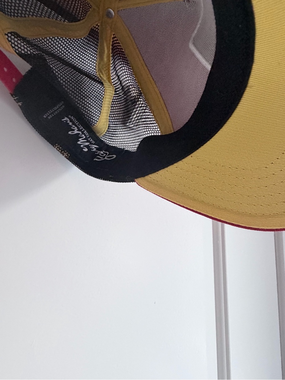Larry Mahan El Diablito El Loteria Red and Black Mesh Trucker Cap - Picture 2 of 3